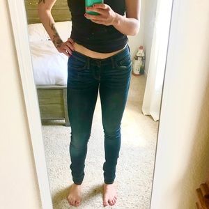 Buckle BKE Jeans. Mid-Rise Skinny.